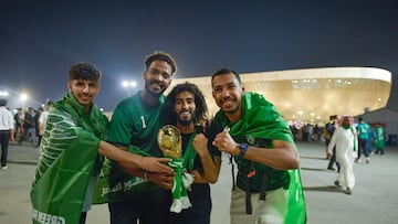 Aficionados saudíes en Lusail en el partido de Qatar 2022 entre Arabia Saudita y México.