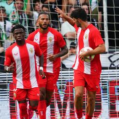 Aprobados y suspensos: la garra de Luis Suárez rescata a un mal Almería