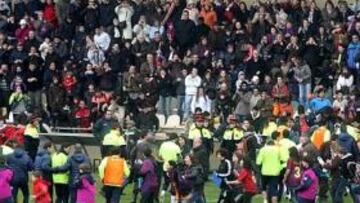 <b>DECEPCIÓN. </b>Abidal dejó Reus acompañado de Pepe Costa.