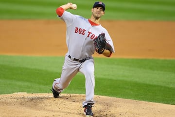 Llegó a los Red Sox, proveniente de Detroit, y vaya si rindió frutos. El abridor derecho de Boston lideró todas Las Mayores con 22 triunfos por apenas 4 caídas, dejó promedio de carreras limpias de 3.15 y fue nombrado el Cy Young de la Liga Americana. 

Mención especial a Justin Verlander. 