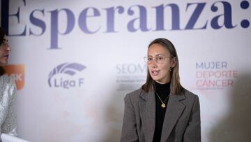 Virginia Torrecilla, durante una mesa redonda de mujer, deporte y c¨¢ncer.