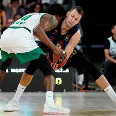 Vesely sitúa al Barça a un paso de la Final Four