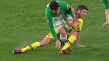 Barcelona: Lenglet handball "a red card", Sergi Roberto should have gone too - AS resident ref