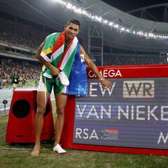 Van Niekerk deslumbra en Río y bate el récord de Johnson