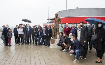 As¨ª fue la inauguraci¨®n de la estatua de Luis Aragon¨¦s en el Metropolitano