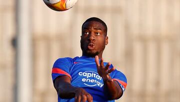 MAJADAHONDA (MADRID) 20/07/2021.- El central galo del Atl&eacute;tico de Madrid Geoffrey Kondogbia participa en un entrenamiento de pretemporada del equipo este martes en la Ciudad Deportiva del club, en Majadahonda. EFE/atleticodemadrid.com SOLO USO EDIT