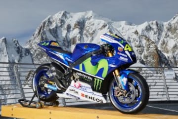 Sesión de fotos de la Yamaha YZR-M1s de Jorge Lorenzo y Valentino Rossi en Punta Helbronner con el Mont Blanc (4,810 m) de fondo.