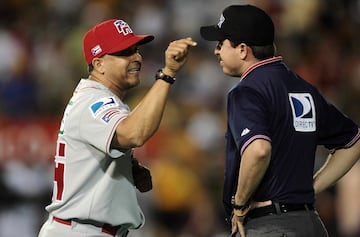 BASEBALL/BEISBOL

SERIE DEL CARIBE 2007

PUERTO RICO VS VENEZUELA

MEXSPORT DIGITAL IMAGE

03 February 2007:  Action photo of Lino Rivera of Puerto Rico (L) arguing with an umpire during game 4 of the Serie del Caribe 2007  held at the Roberto Clemente Stadium of Carolina, Puerto Rico./Foto de accion de Lino Rivera de Puerto Rico (I) discutiendo con un umpire durante el juego 4 de la Serie del Caribe 2007 celebrado en el estadio Roberto Clemente de Carolina, Puerto Rico. MEXSPORT/VICTOR STRAFFON