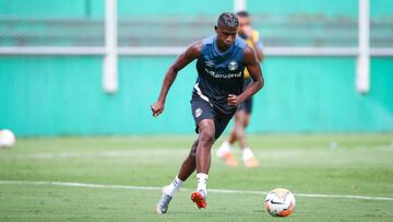 Luis Manuel Orejuela durante un entrenamiento con Gremio.