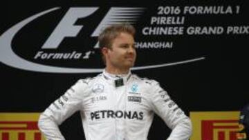 Nico Rosberg en el podio de China.