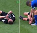 Vardy ve al árbitro lesionado en el suelo y lo que hace es lo más viral del día