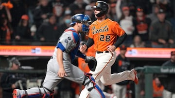 Giants assure NL West lead after beating Dodgers, Blue Jays stunning return