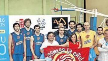 <b>CON MADRID 16. </b>La Selección se implicó ayer en la elección del logo para la candidatura de Madrid 16.Todos emitieron su voto.