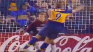20 años del polémico penal que tiró Palermo... ¡con los dos pies!