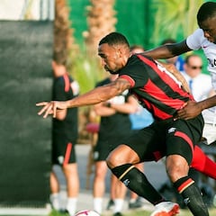 A 10 días del debut oficial, el Sevilla está casi sin centrales