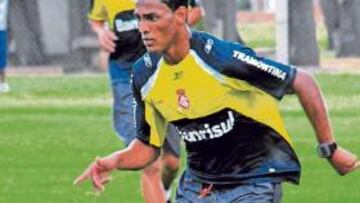 <b>HOY LLEGA. </b>Adriano, entrenándose con el Internacional de Portoalegre.