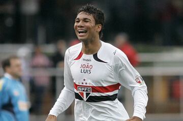 Casemiro playing for São Paulo in 2013.