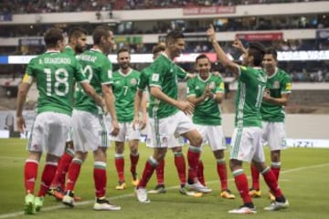 Es el hogar oficial de la Selección Mexicana desde su inauguración. 'El Tri' ha disputado en el Azteca partidos amistosos, eliminatorios mundialistas, Copa Oro de Concacaf, Copa Confederaciones y Mundial FIFA.