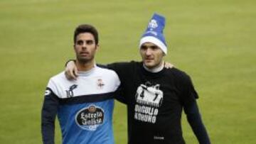 Lucas Pérez con Juan Domínguez en un entrenamiento del Deportivo previo al parón por Navidad.