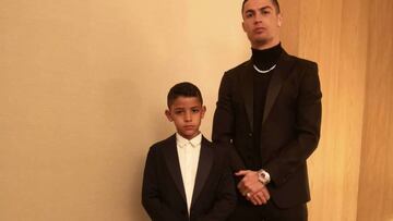 Cristiano obvia las declaraciones de su exnovia y posa con estilo junto a su hijo.