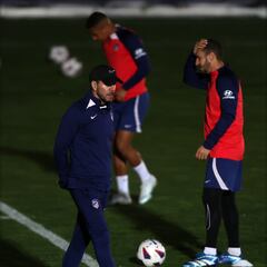 Primer entrenamiento sin los internacionales y último del Cholo