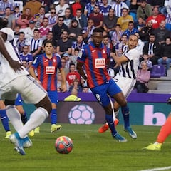 Salisu: "En el Camp Nou tenemos que estar concentrados y ser agresivos"