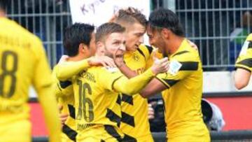 Los jugadores del Dortmund celebran uno de los tantos.