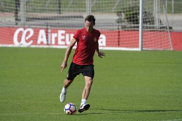 Steve Nash, otro astro global en un despacho de fútbol