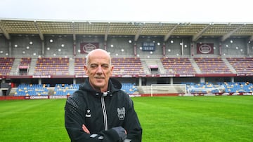 Señor, posando para AS en el estadio de Pasarón.