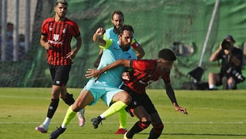 Germ&aacute;n lucha por el bal&oacute;n durante el primer partido de pretemporada.