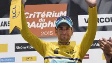 Vincenzo Nibali se enfund&oacute; el maillot amarillo.