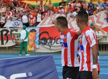 El equipo dominó el partido. Hizo tres goles y Viera atajó un penal.