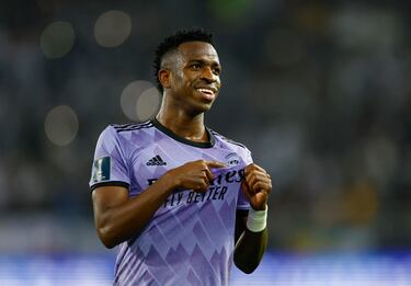 El jugador brasileño aprovechó un mal despeje de la defensa rival y encaró a portería definiendo con una eficaz vaselina.