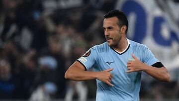 Pedro celebra su gol con la Lazio.