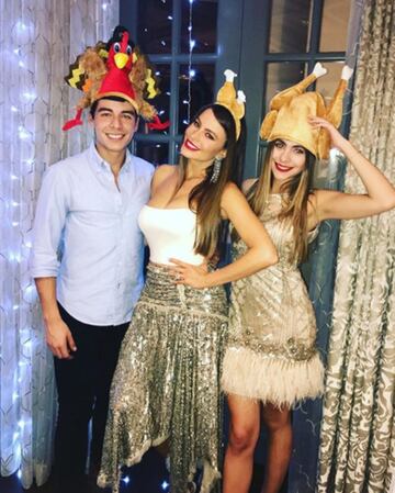 La actriz de 'Modern Family' Sofia Vergara celebró el día de Acción de Gracias por todo lo alto y compartió muchas fotografías con sus seguidores. Esta es una de ellas.