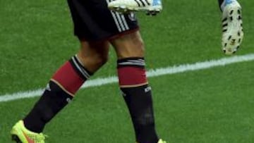 DE ORO. Kroos abraza a Khedira después de que el madridista le asistiera en el 0-4.