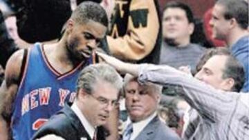 <b>NUNCA VISTO. </b>Davis, tras reprochar su actitud a un aficionado.