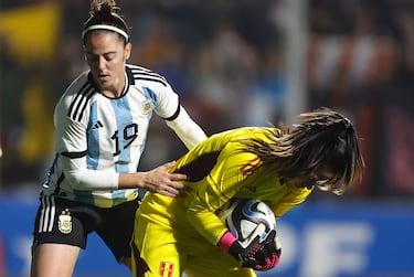 ¿Por qué la camiseta de la Selección Argentina Femenina no tiene estrellas en el escudo?