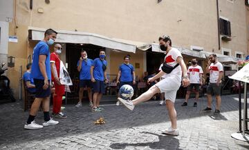 Esta noche arranca la Eurocopa con el partido inaugural entre Turquía e Italia en Roma. En las calles ya se nota el ambiente.