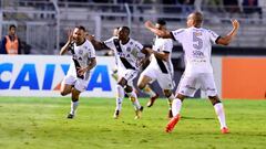 Ponte Preta celebra el gol de la victoria ante Flamengo.