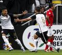 Corinthians llega a la punta del grupo tras vencer a Cerro