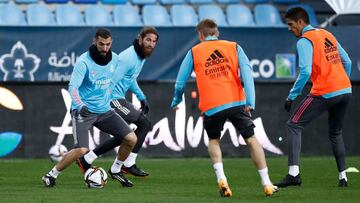Benzema, Ramos, Kroos y Varane, durante el entrenamiento del Madrid en Málaga.