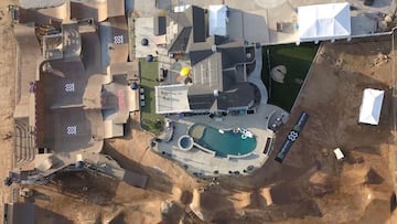 La casa del rider de BMX Pat Casey, con el skatepark y los trails de Dirt, así como la piscina, vistos desde el aire.