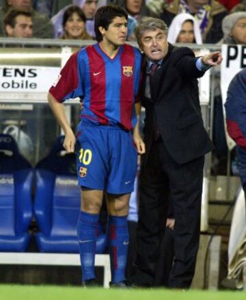 Riquelme con Radomir Antic durante un Real Madrid-Barcelona del 2003.