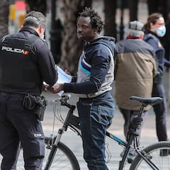 Persecuciones policiales, multas y detenciones a quienes practican deporte fuera de casa