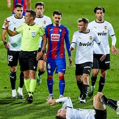 Aprobados y suspensos en el Valencia: 'Deja vu' de Gameiro