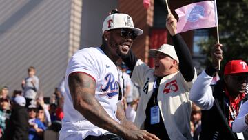 Arlington (United States), 03/11/2023.- Texas Rangers relief pitcher Aroldis Chapman celebrates at the Texas Rangers World Series Victory Parade in Arlington, Texas, USA, 03 November 2023. This is the first World Series Championship in the team's history. EFE/EPA/ADAM DAVIS