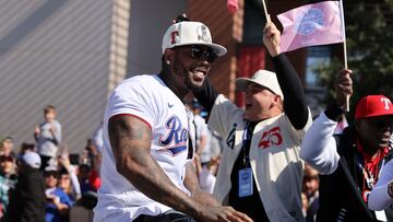 Arlington (United States), 03/11/2023.- Texas Rangers relief pitcher Aroldis Chapman celebrates at the Texas Rangers World Series Victory Parade in Arlington, Texas, USA, 03 November 2023. This is the first World Series Championship in the team's history. EFE/EPA/ADAM DAVIS
