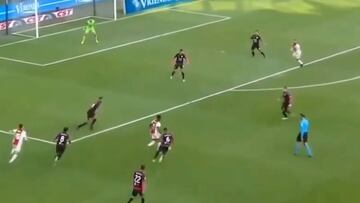 Manjar futbolístico del Ajax para enamorar una vez más a Europa: Van de Beek firmó una genialidad