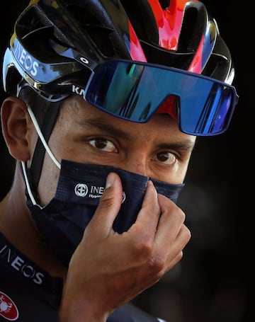 En una etapa ganada por Awout Van Aert, Alaphilippe perdió el liderato tras una penalización de 20 segundos. Adam Yates es el nuevo mailot amarillo y hay 4 colombianos en el top 10: Egan, Nairo, López y Chaves.